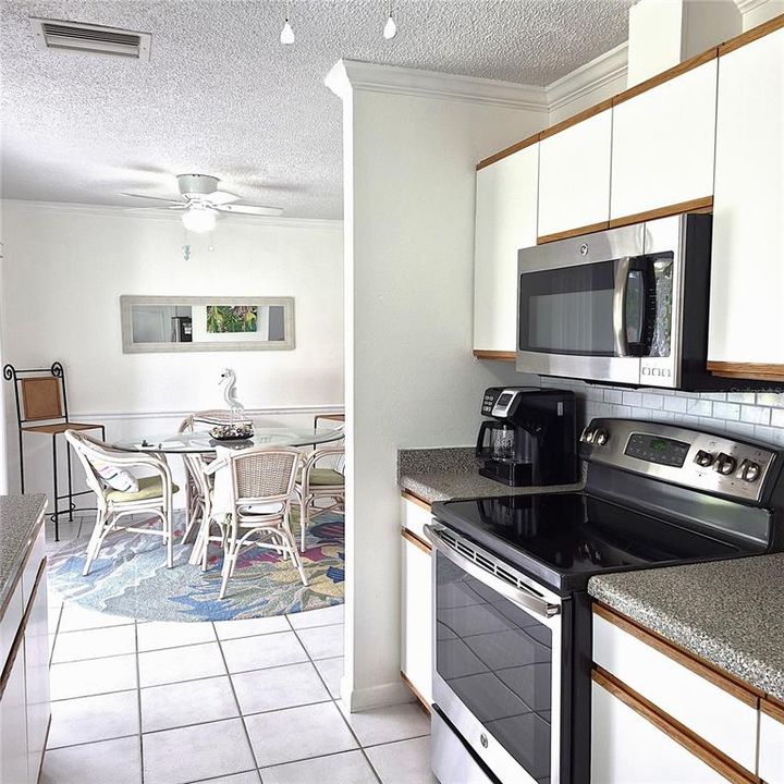 For Sale: $259,000 (3 beds, 2 baths, 1203 Square Feet)