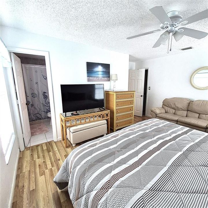 For Sale: $259,000 (3 beds, 2 baths, 1203 Square Feet)