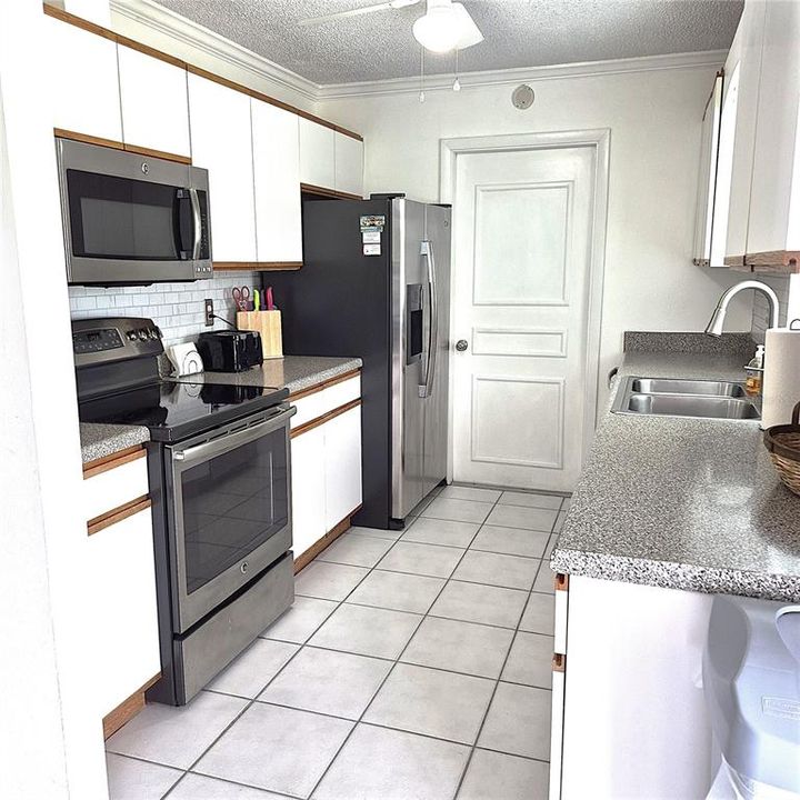 For Sale: $259,000 (3 beds, 2 baths, 1203 Square Feet)