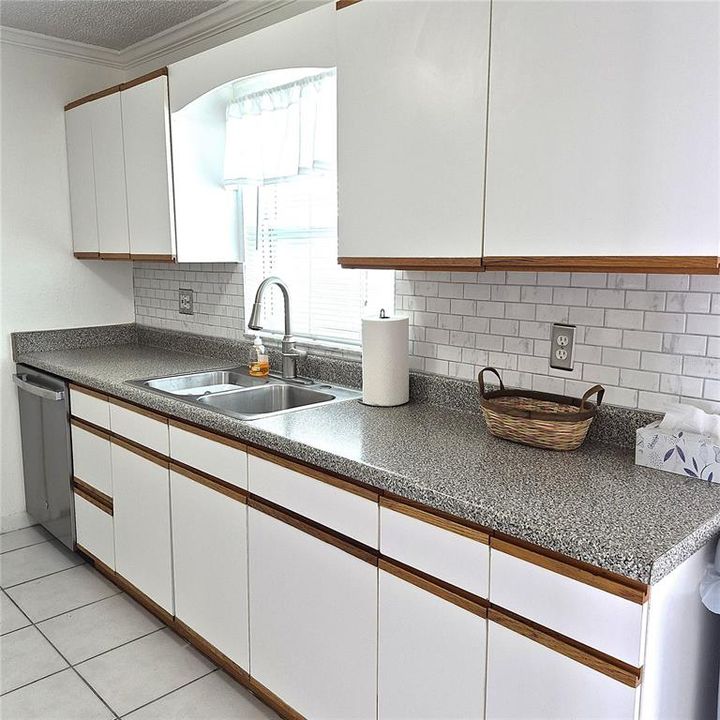 For Sale: $259,000 (3 beds, 2 baths, 1203 Square Feet)
