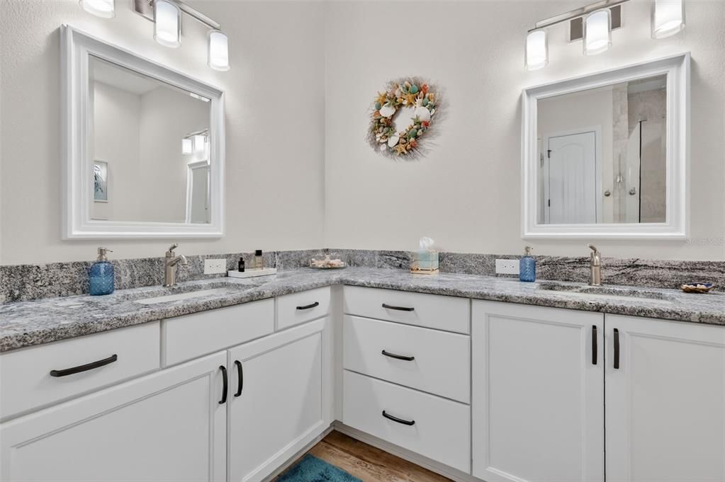For Sale: $699,900 (3 beds, 2 baths, 2368 Square Feet)