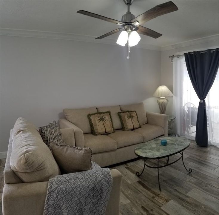 В аренду: $1,900 (2 спален, 2 ванн, 874 Квадратных фут)