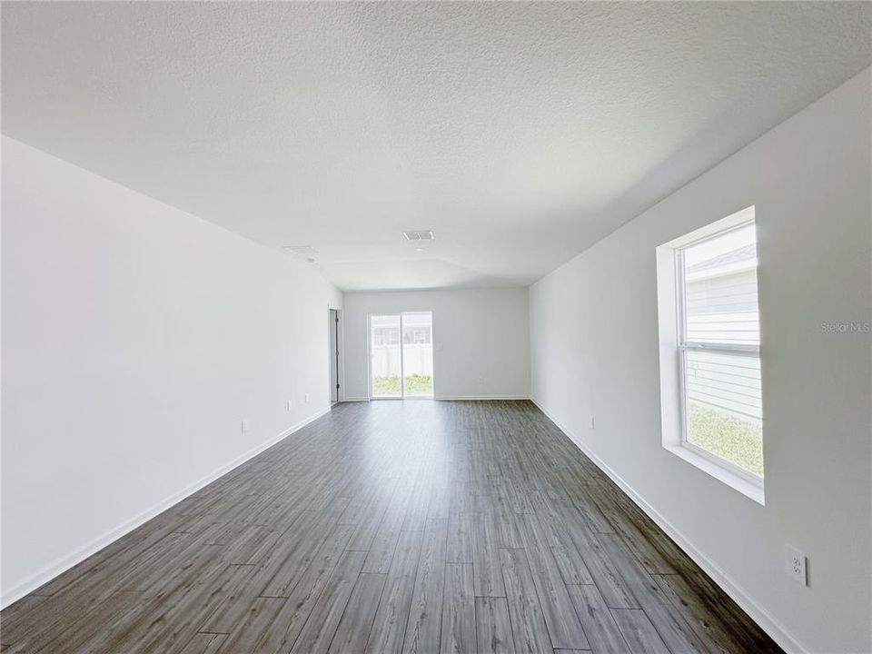 For Sale: $259,990 (3 beds, 2 baths, 1428 Square Feet)