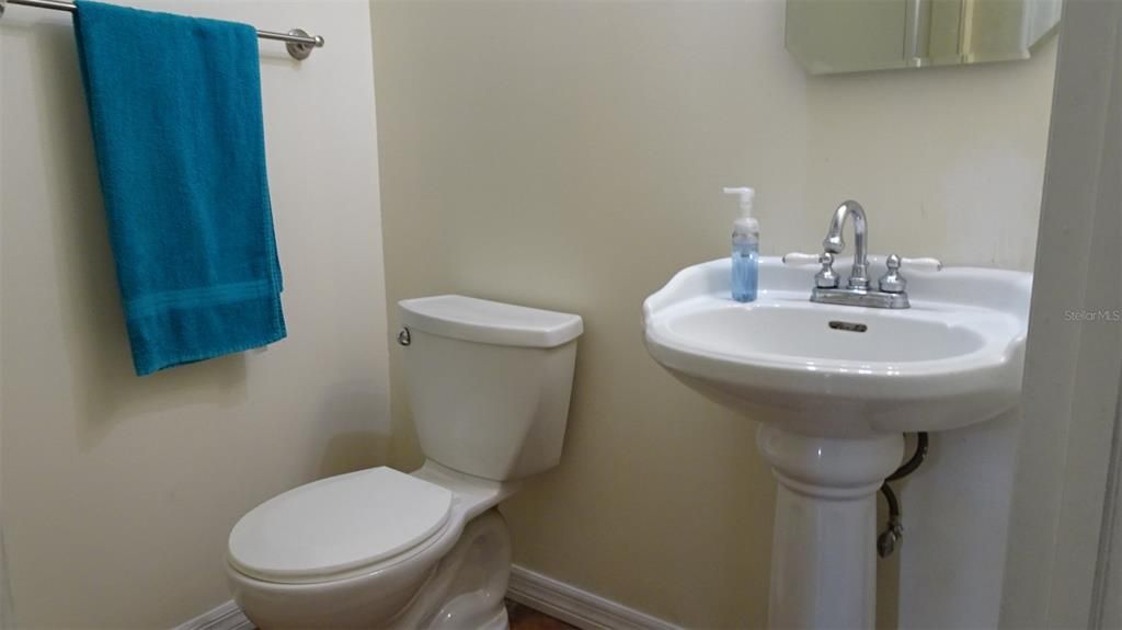 For Sale: $357,500 (3 beds, 2 baths, 1208 Square Feet)