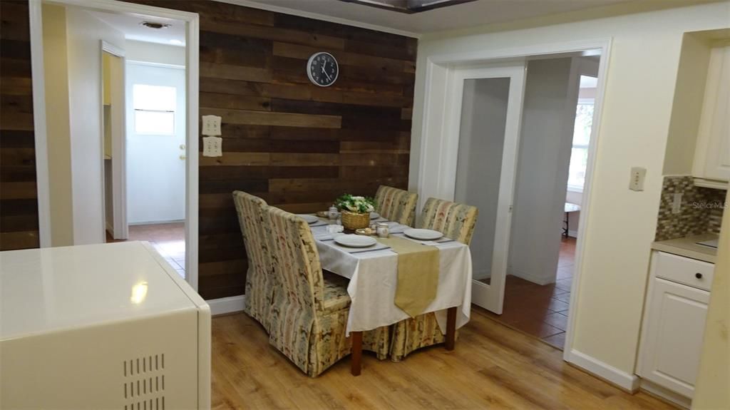 For Sale: $357,500 (3 beds, 2 baths, 1208 Square Feet)