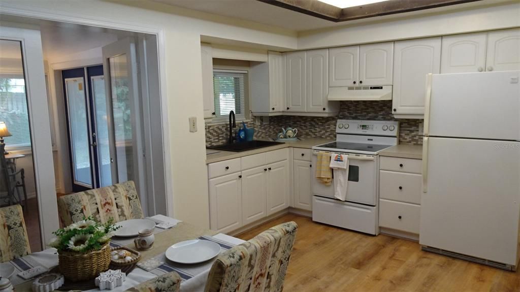 For Sale: $357,500 (3 beds, 2 baths, 1208 Square Feet)