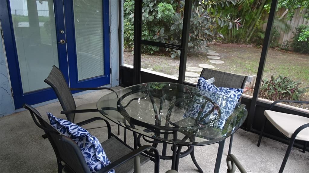 For Sale: $357,500 (3 beds, 2 baths, 1208 Square Feet)