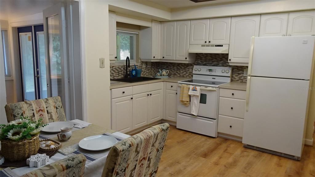 For Sale: $357,500 (3 beds, 2 baths, 1208 Square Feet)