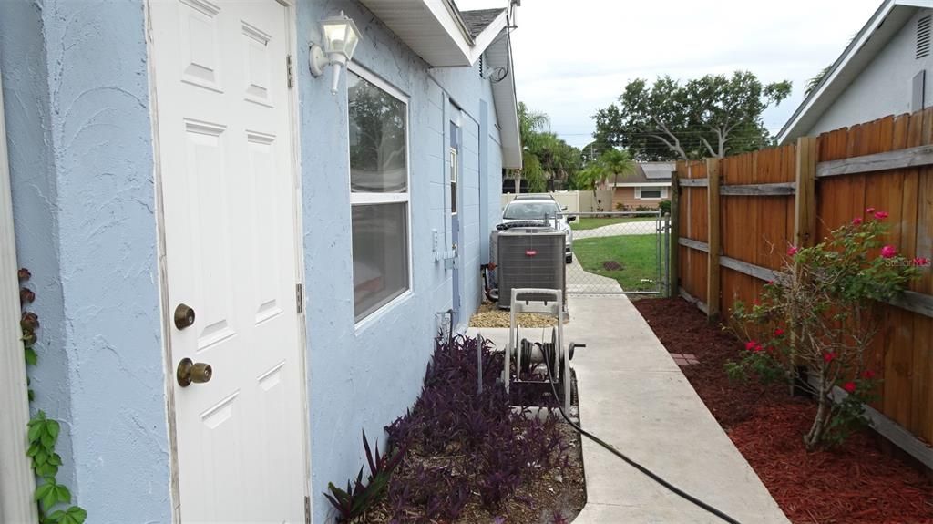 For Sale: $357,500 (3 beds, 2 baths, 1208 Square Feet)