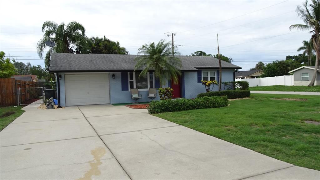 For Sale: $357,500 (3 beds, 2 baths, 1208 Square Feet)