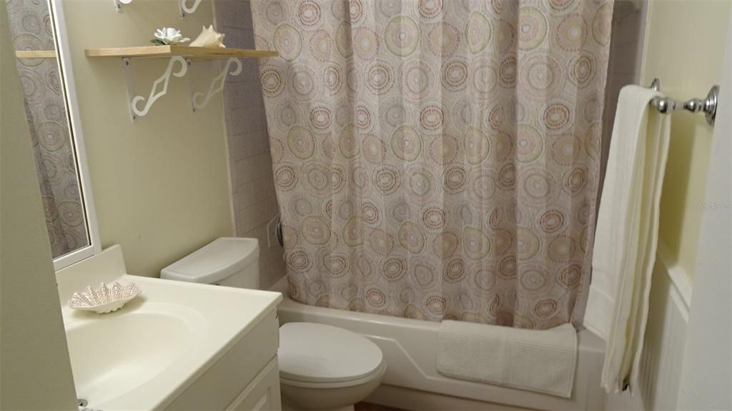 For Sale: $357,500 (3 beds, 2 baths, 1208 Square Feet)