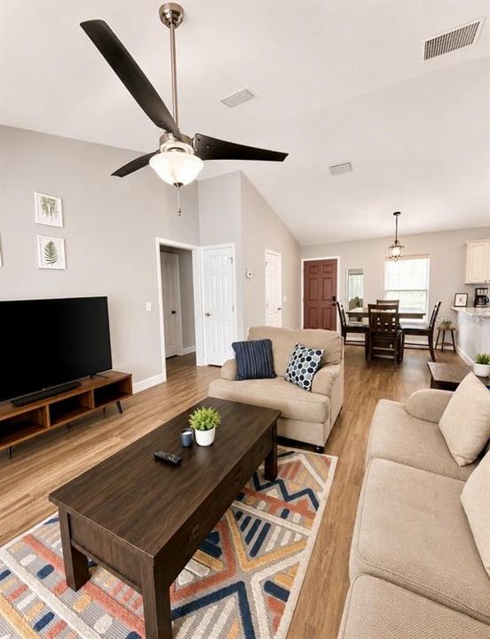 For Sale: $333,000 (3 beds, 2 baths, 1278 Square Feet)