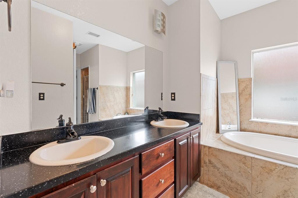 For Sale: $605,000 (5 beds, 3 baths, 2160 Square Feet)