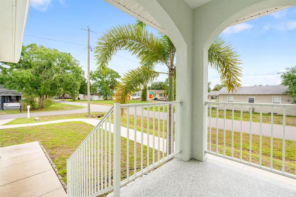 For Sale: $605,000 (5 beds, 3 baths, 2160 Square Feet)