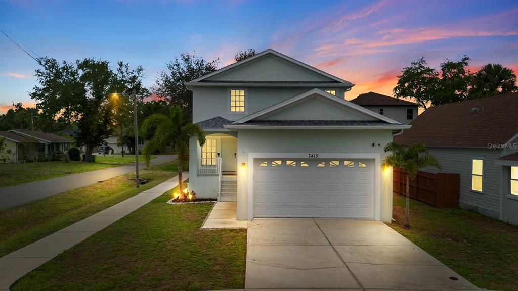 For Sale: $605,000 (5 beds, 3 baths, 2160 Square Feet)