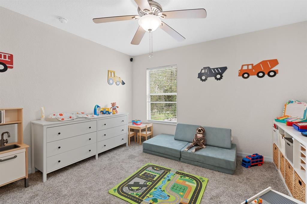 For Sale: $605,000 (5 beds, 3 baths, 2160 Square Feet)