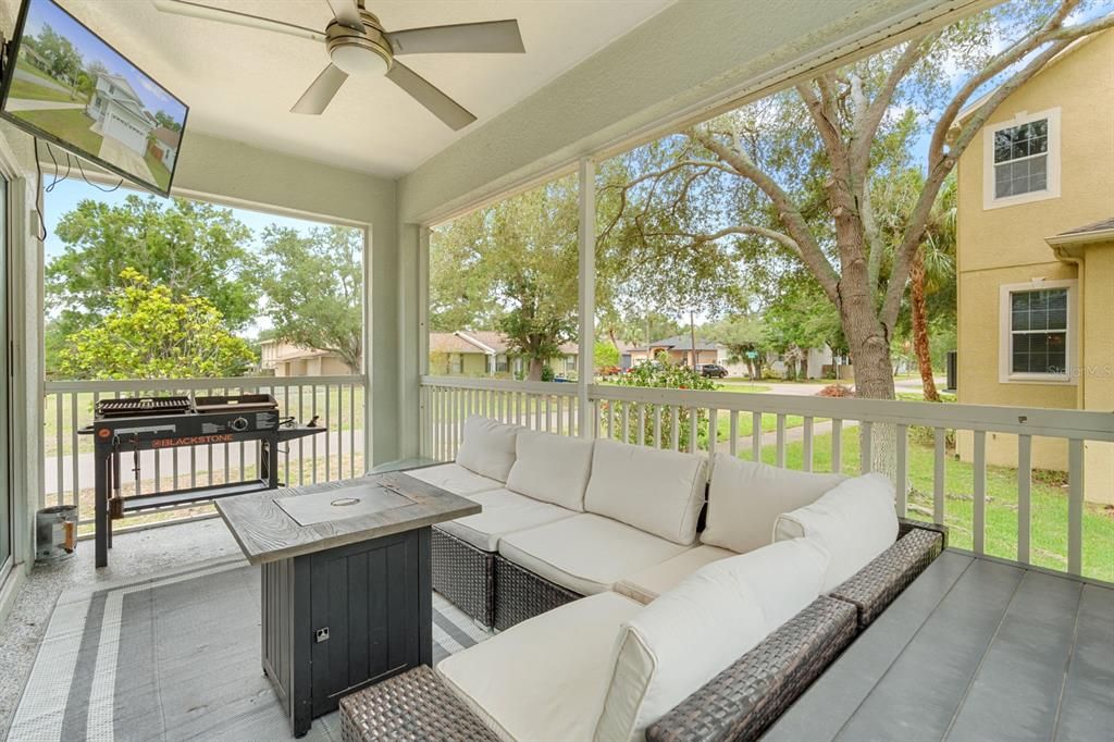 For Sale: $605,000 (5 beds, 3 baths, 2160 Square Feet)