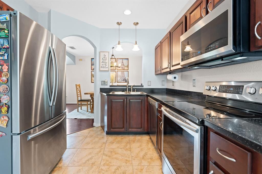For Sale: $605,000 (5 beds, 3 baths, 2160 Square Feet)