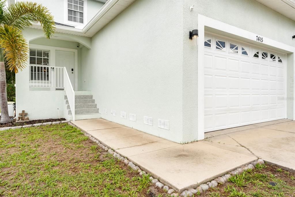For Sale: $605,000 (5 beds, 3 baths, 2160 Square Feet)