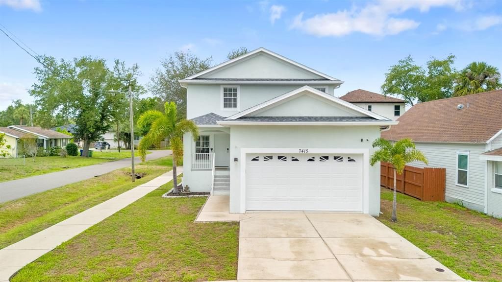 For Sale: $605,000 (5 beds, 3 baths, 2160 Square Feet)