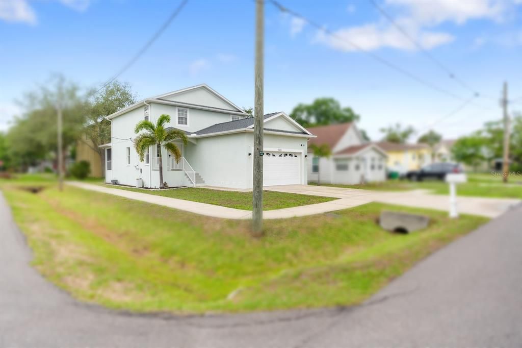 For Sale: $605,000 (5 beds, 3 baths, 2160 Square Feet)