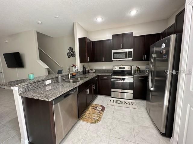 For Rent: $2,050 (3 beds, 2 baths, 1666 Square Feet)