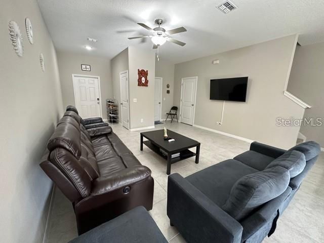 For Rent: $2,050 (3 beds, 2 baths, 1666 Square Feet)