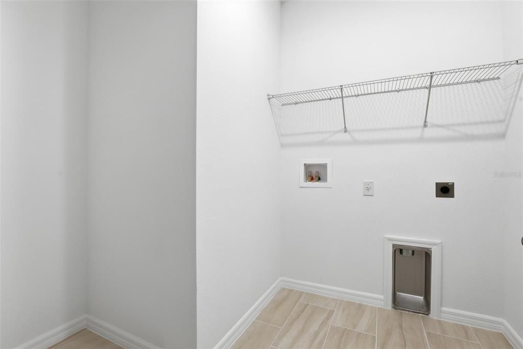 Activo con contrato: $400,000 (4 camas, 2 baños, 1819 Pies cuadrados)