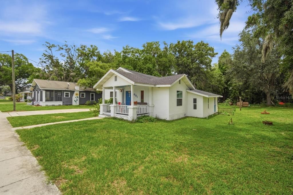 For Rent: $1,800 (3 beds, 2 baths, 1160 Square Feet)