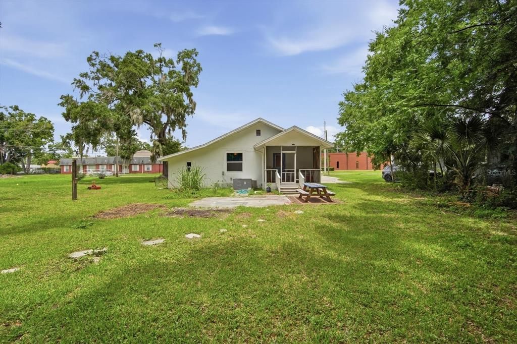 For Rent: $1,800 (3 beds, 2 baths, 1160 Square Feet)