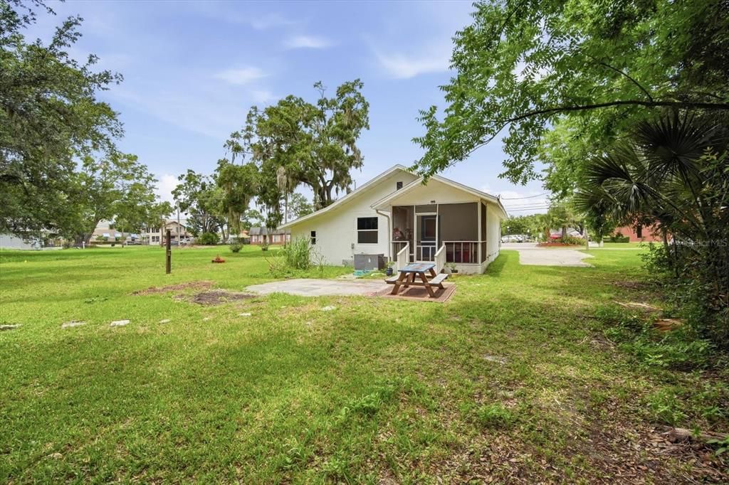 For Rent: $1,800 (3 beds, 2 baths, 1160 Square Feet)