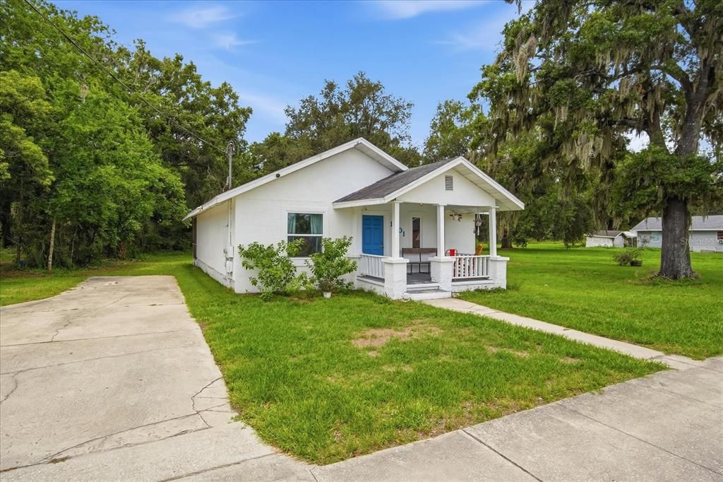 For Rent: $1,800 (3 beds, 2 baths, 1160 Square Feet)