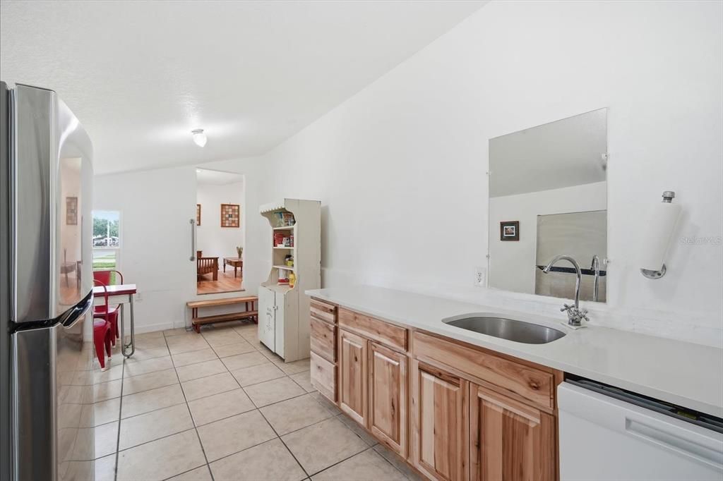For Rent: $1,800 (3 beds, 2 baths, 1160 Square Feet)