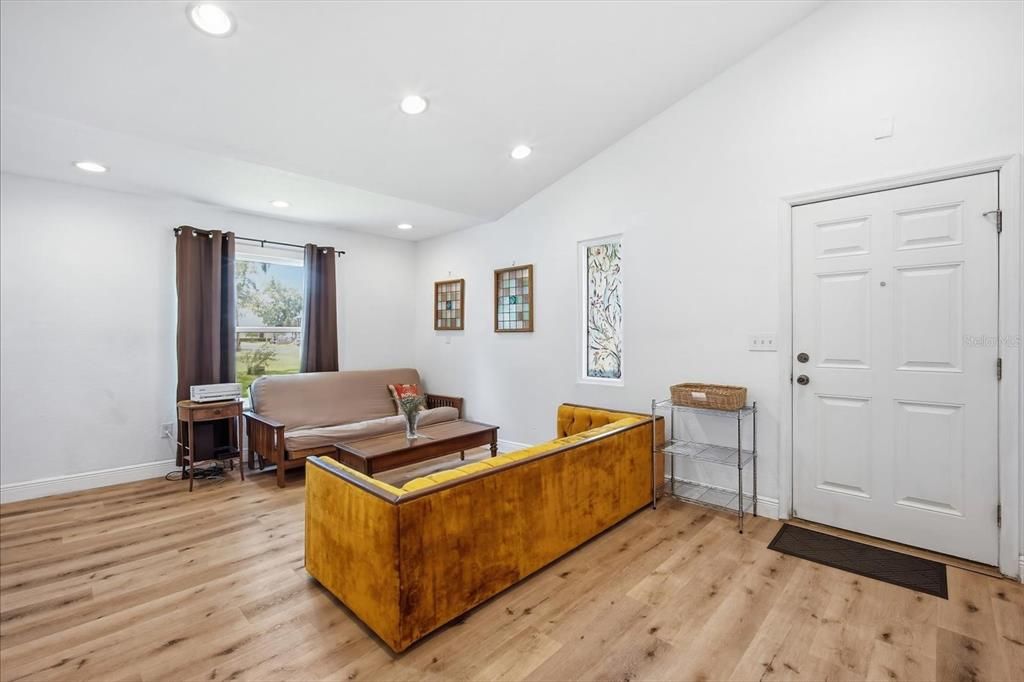 For Rent: $1,800 (3 beds, 2 baths, 1160 Square Feet)