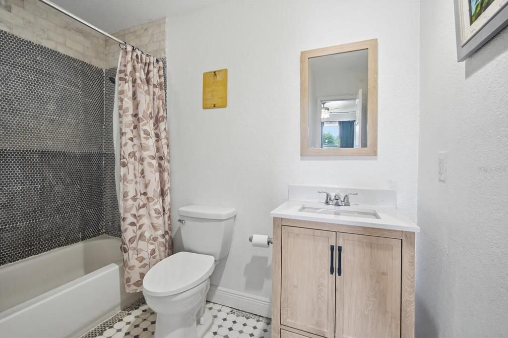 For Rent: $1,800 (3 beds, 2 baths, 1160 Square Feet)