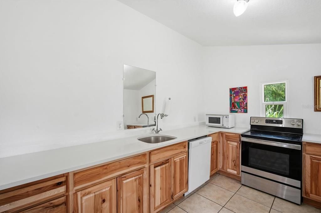 For Rent: $1,800 (3 beds, 2 baths, 1160 Square Feet)