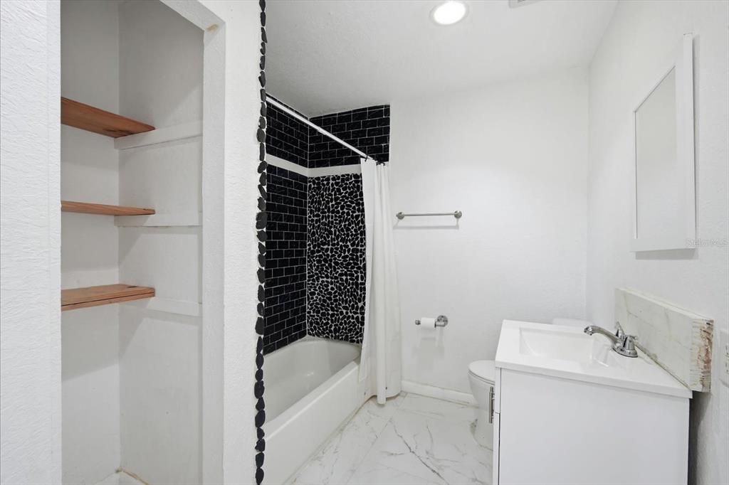 For Rent: $1,800 (3 beds, 2 baths, 1160 Square Feet)