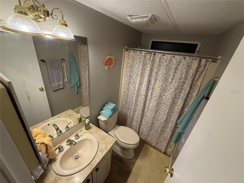 На продажу: $128,500 (2 спален, 2 ванн, 1144 Квадратных фут)
