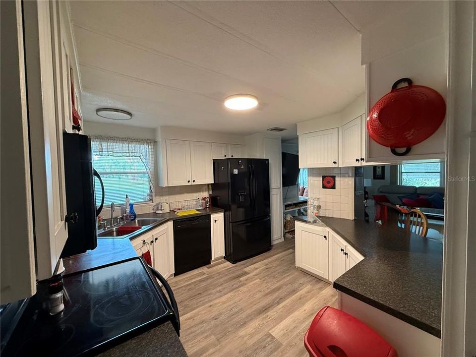 На продажу: $135,000 (2 спален, 20 ванн, 1176 Квадратных фут)