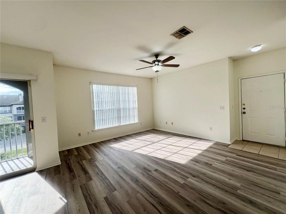 For Rent: $1,400 (1 beds, 1 baths, 834 Square Feet)