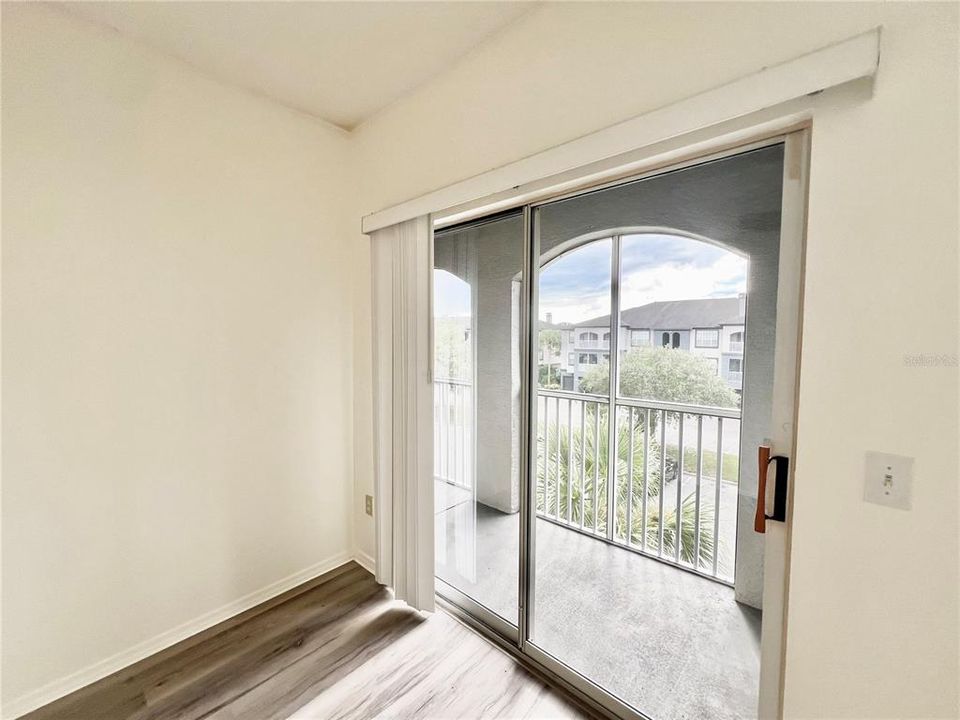 For Rent: $1,400 (1 beds, 1 baths, 834 Square Feet)