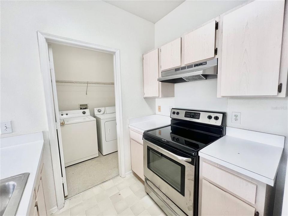 For Rent: $1,400 (1 beds, 1 baths, 834 Square Feet)