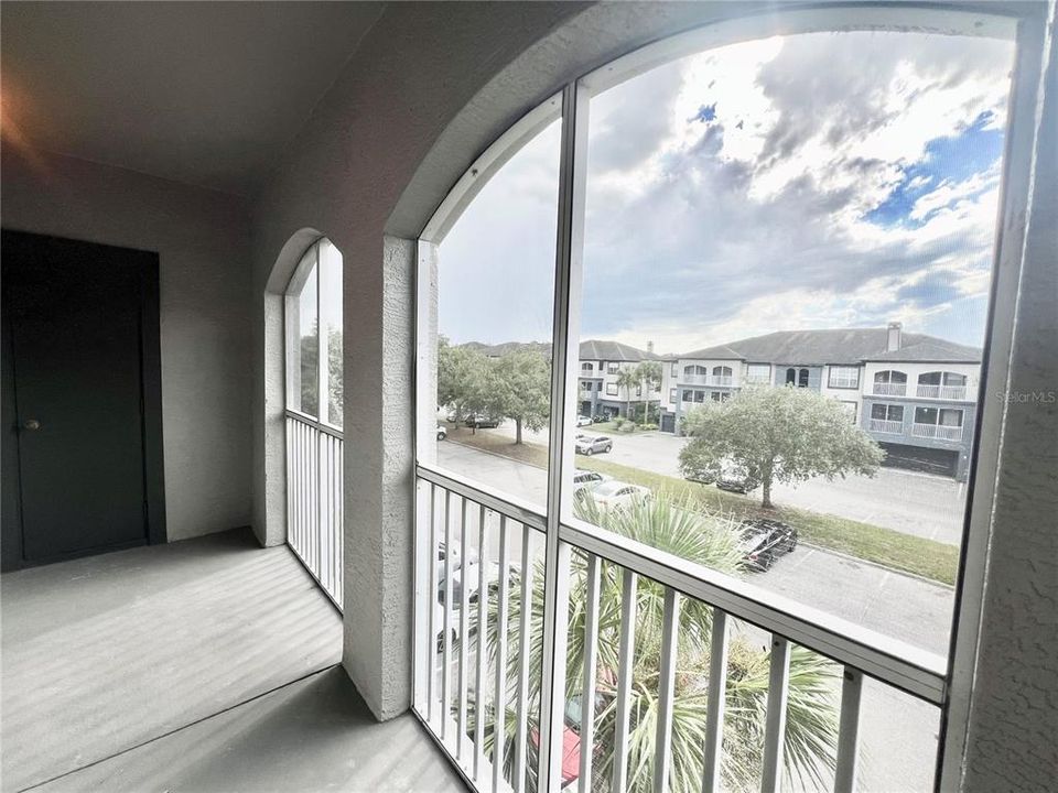 For Rent: $1,400 (1 beds, 1 baths, 834 Square Feet)