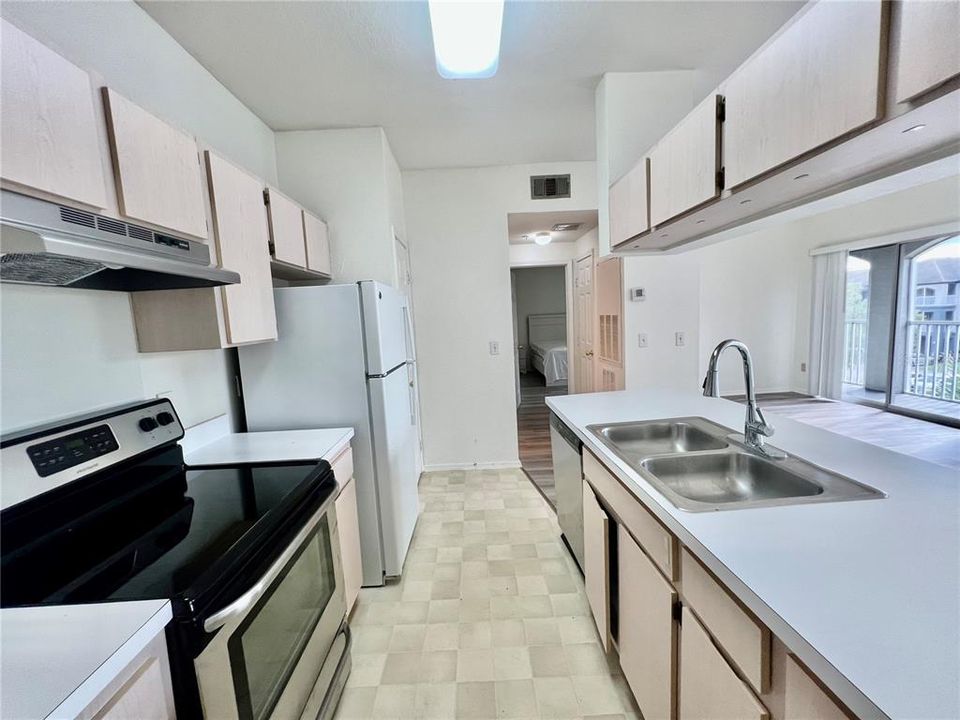 For Rent: $1,400 (1 beds, 1 baths, 834 Square Feet)