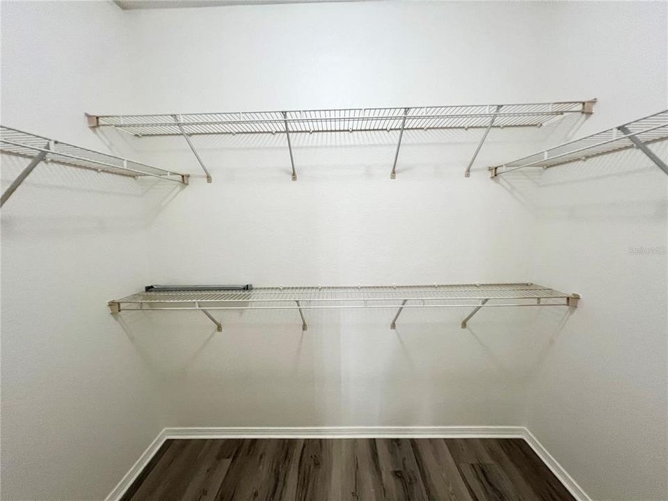 For Rent: $1,400 (1 beds, 1 baths, 834 Square Feet)