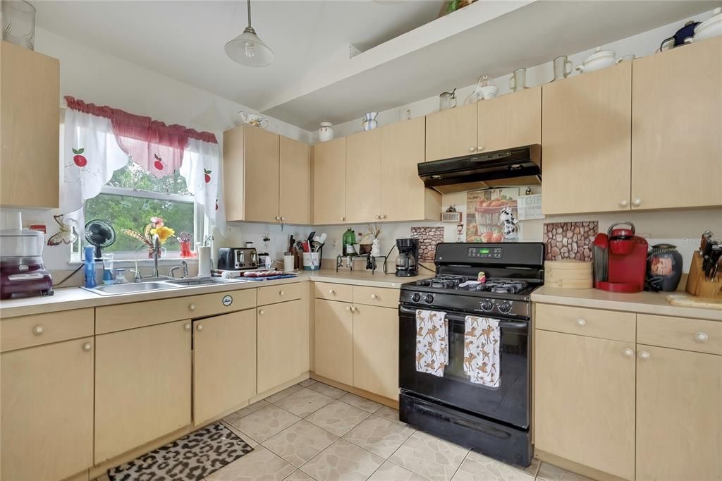 На продажу: $285,000 (3 спален, 2 ванн, 1723 Квадратных фут)