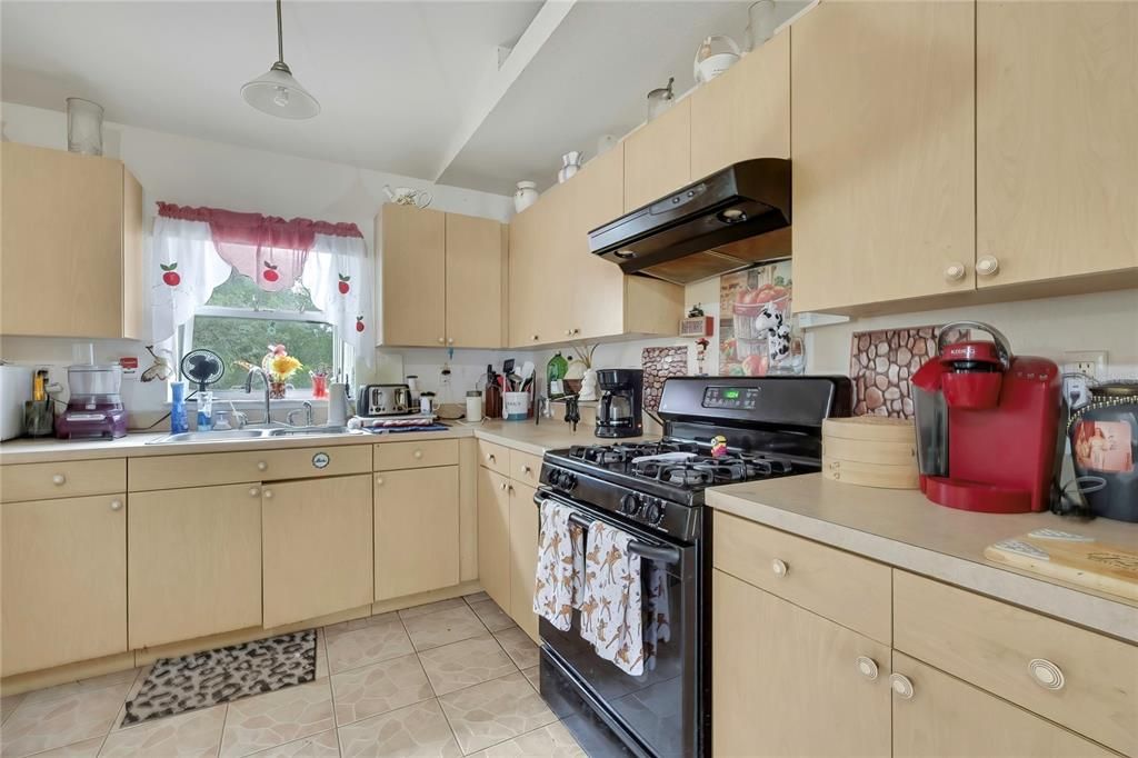 На продажу: $285,000 (3 спален, 2 ванн, 1723 Квадратных фут)