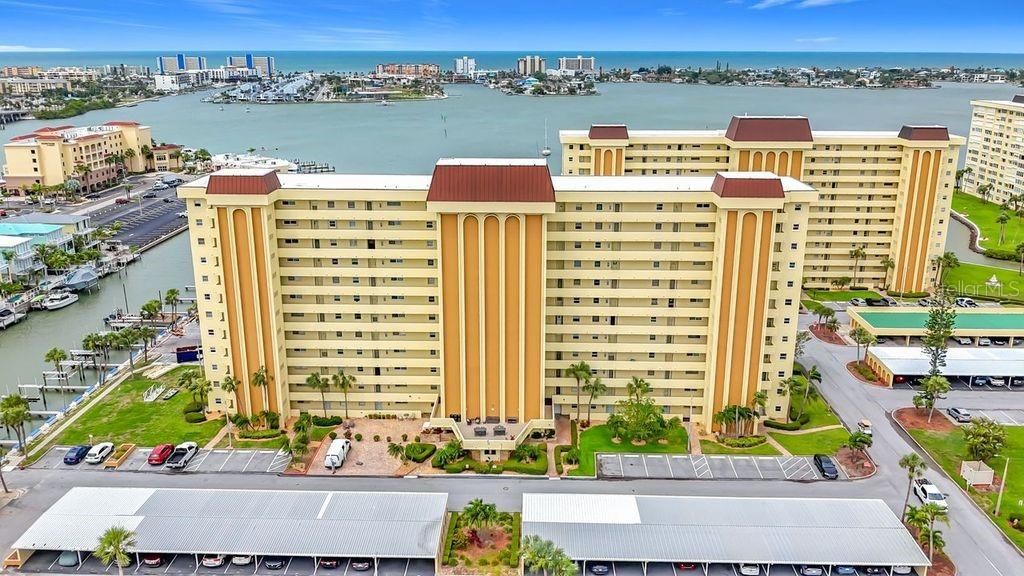 For Sale: $269,900 (2 beds, 2 baths, 1100 Square Feet)