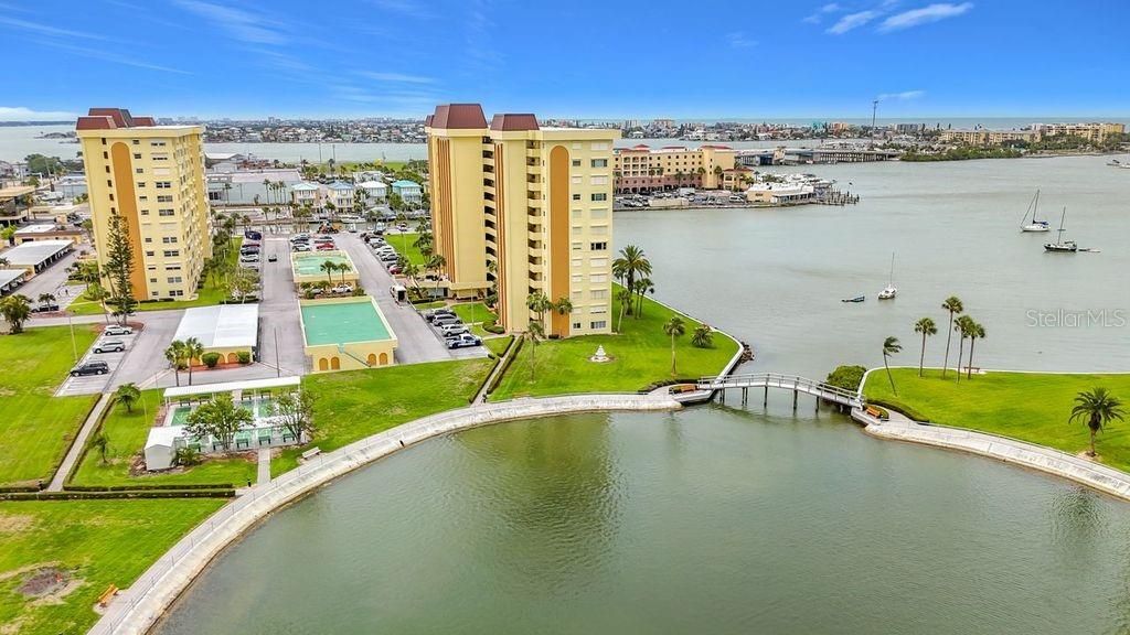 For Sale: $269,900 (2 beds, 2 baths, 1100 Square Feet)