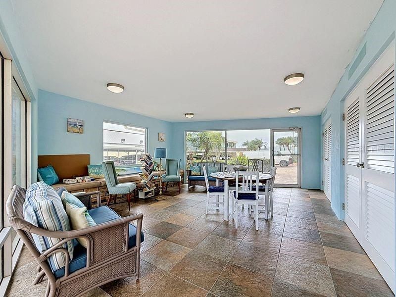 For Sale: $269,900 (2 beds, 2 baths, 1100 Square Feet)